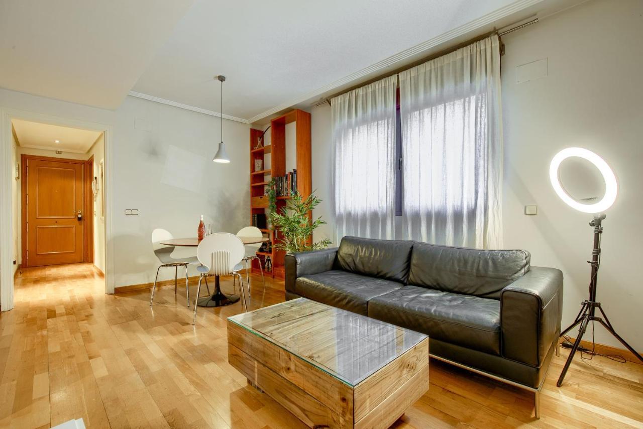 Apartamento En Chamberi Con Piscina - Lovely Apartment In The City Center With Swimming Pool Madrid Kültér fotó